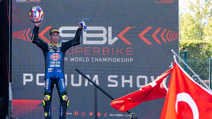 WorldSBK:レース1、ライバルに2秒以上の差をつけて優勝した#54 T・ラズガットリオグル