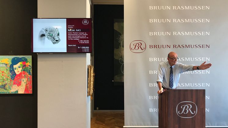 Jesper Bruun Rasmussen sælger her Cartiers panter-diamantarmring for 1,2 mio. kr.