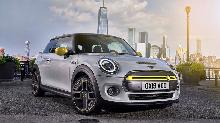 MINI Frankfurtin autonäyttelyssä 2019 – MINI Cooper SE ja MINI Cooper S E Countryman ALL4