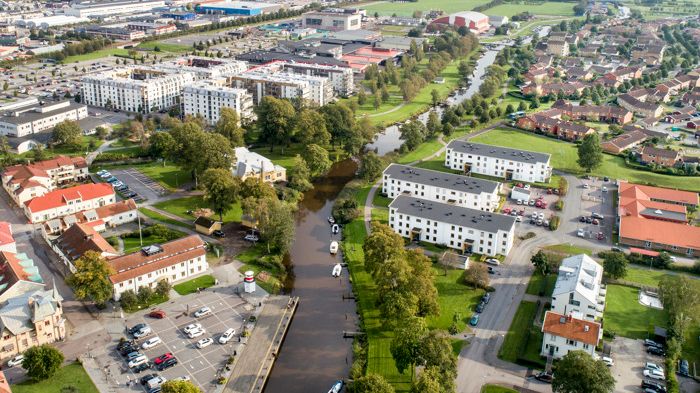 Nu söker vi efter bostadshus och byggnader i stadsmiljö som vill vara med i årets tävling. Vi tar emot förslag på nomineringar till och med den 20 mars. I år firar Kungsbacka arkitekturpris också 30 år. 