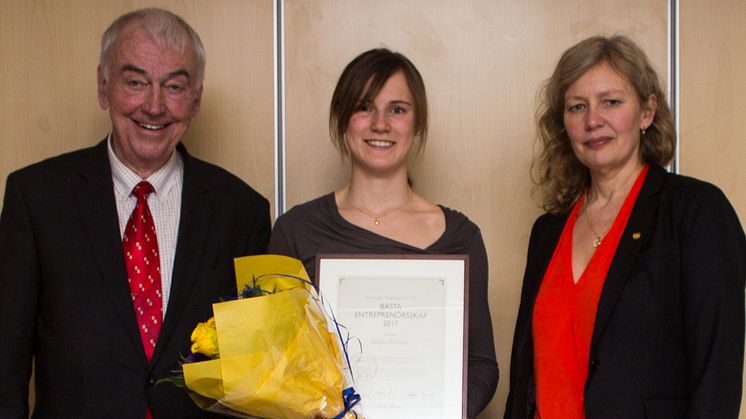 Pristutdelningen skedde på Chalmers under torsdagskvällen. Från vänster: Bert-Inge Hogsved, Malin Ramne, Maria Knutson Wedel.