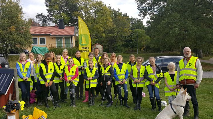 Waxholms Gymnastikförening när de städade Bogesundslandet 2017.