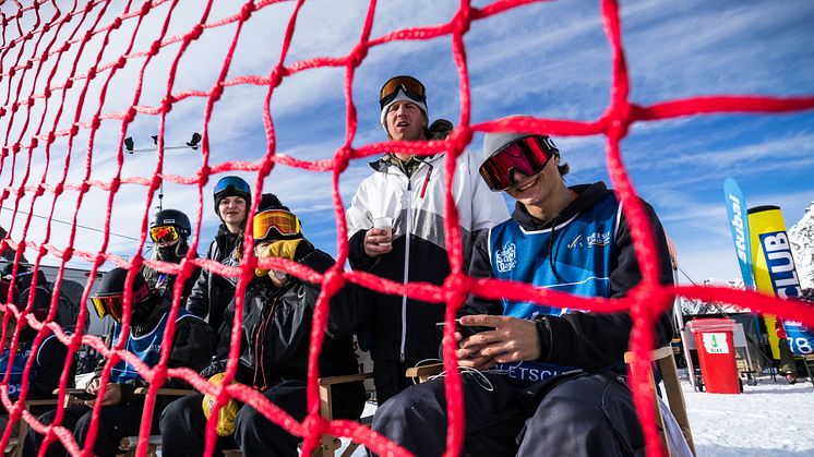 Sveriges landslag i Slopestyle visar på både god form och stil när det vankas världscuppremiär 