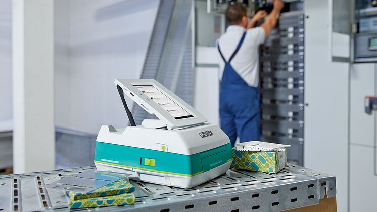 Thermal transfer printer for mobile use on-site