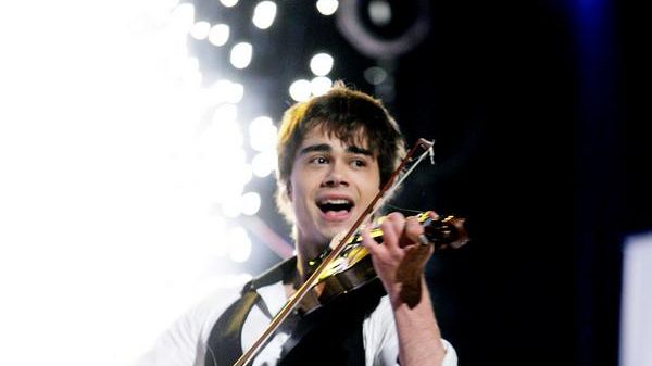 Alexander Rybak, stjärnorna från ”Andra Avenyn” och Nour El Refai på Stockholm Pride