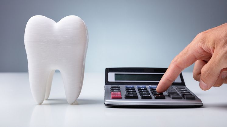 Munhälsan gräver hål i såväl tänder som plånbok.