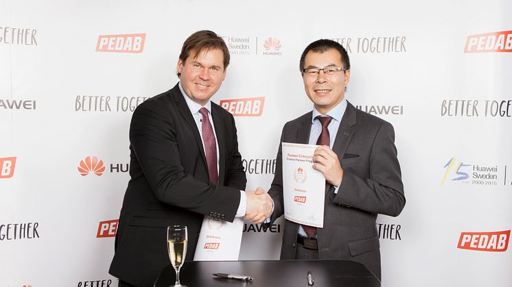 Jesper Bartholdson, CEO Pedab Group och Guan Jun, Head of Enterprise Business Huawei CEE&Nordic