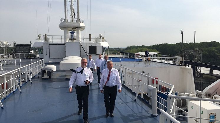 Maritimer Koordinator Nobert Brackmann an Bord der Scandlines-Hybridfähre „Deutschland“