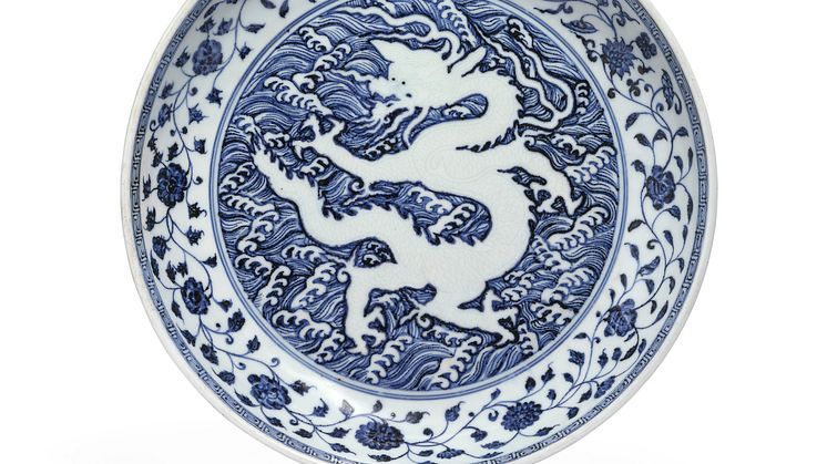 Kinesisk dragefad af porcelæn fik et hammerslag på 35,5 mio. kr. hos Bruun Rasmussen og slog dermed rekord som det dyrest solgte emne i auktionshusets historie.