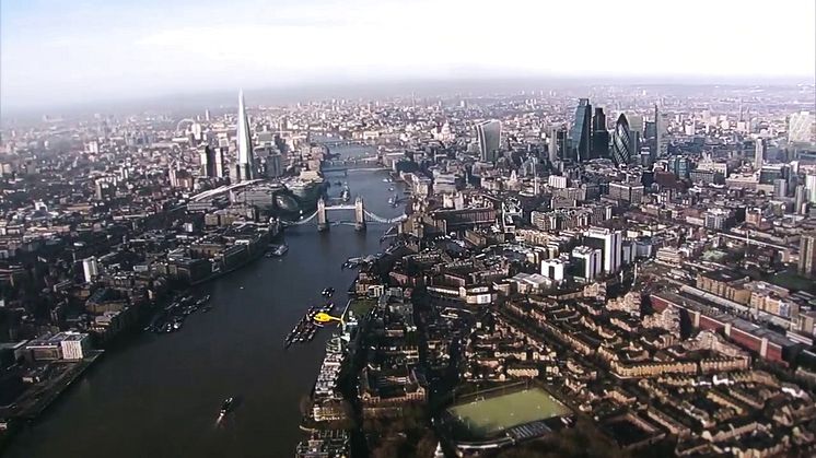 DHL's nye helikopter-kurertjeneste i aktion over London