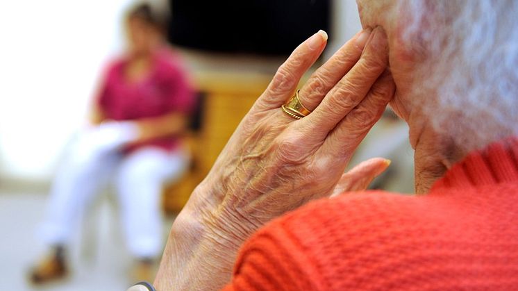 Stängda mötesplatser för seniorer och bortprioritering av vissa insatser