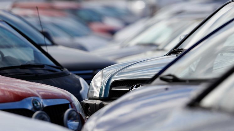 Storstadsbor köper begagnade bilar som aldrig förr. I juni noterades försäljningsrekord i både Stockholm och Skåne.