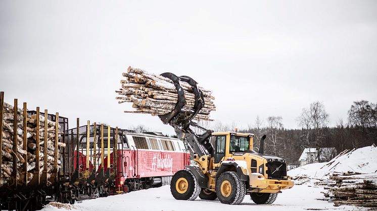 Pressinbjudan: Upplev invigningen och öppningen av Hogdalterminalen - ny skogsterminal med möjligheter för hållbara tågtransporter.