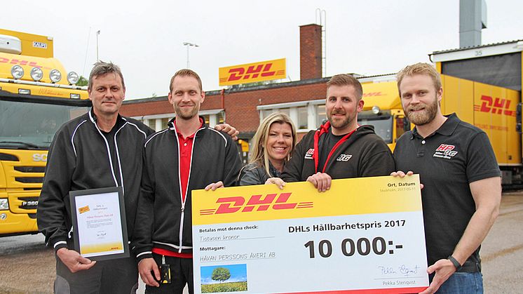 Olle Forsberg, Tobias Larsson, Catarina Källström Nilsson, Henrik Persson och Joakim Tuvér är glada åt DHL´s Hållbarhetspris.