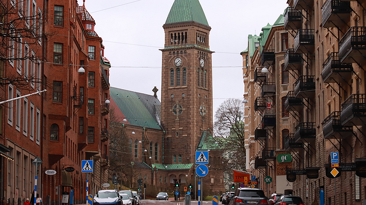 Stark prisindexuppgång under senaste året i Stockholm och Göteborg.  Försäljningspriset har stigit mer än annonserat utropspris i storstäderna