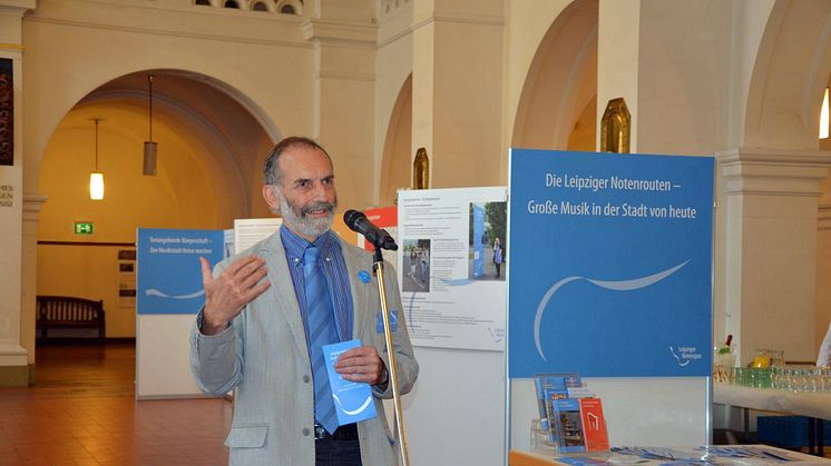 Prof. Dr. Werner Schneider, der Leiter der Leipziger Notenspur-Initiative, bei der Eröffnung der Ausstellung