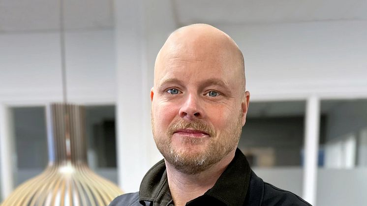 Som del av Forenede Cares och Forenede koncernens strategi ”ambition 24” samt som strategisk förflyttning med syfte att stärka vårt engagemang och arbete för hållbarhet, kommer Roy Sundvall, Forenede Cares nuvarande Marknad och Kommunikationschef, ut