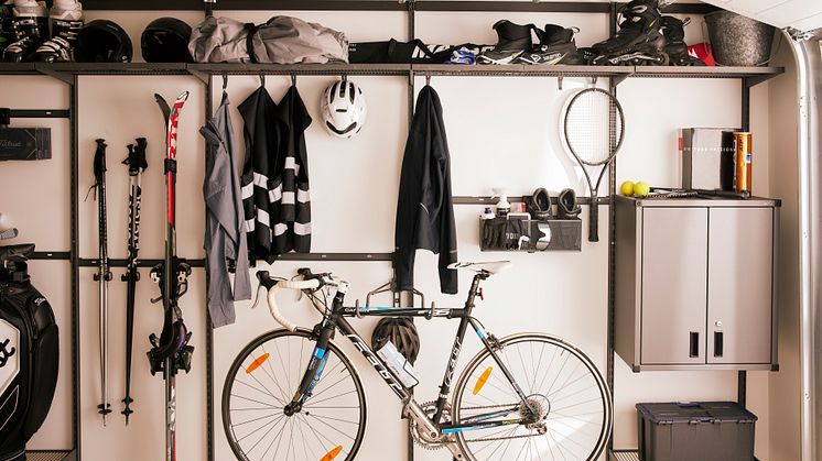 Elfa lancerer en ny løsning for smart opbevaring af cykeludstyr i garage og opbevaringsrum