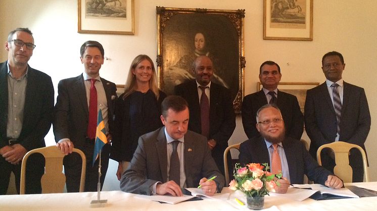 Signing at the Swedish Embassy in Addis Ababa with Fredrik Wijkander, Director of Investment Operations Swedfund and Mr M.A. Rahim, Vice President of DBL Group.