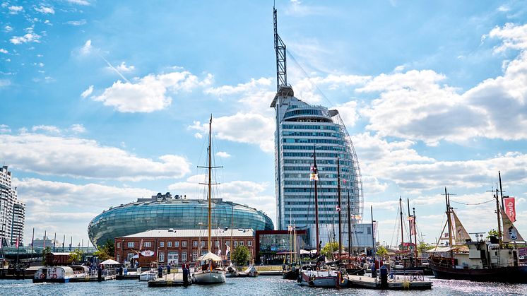 Bremerhaven: New harbour with the Klimahaus and sailing ships, Copyright: Florian Trykowski