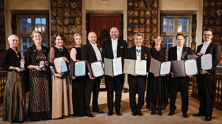 Elisabet Lagerström, Kerstin Smeds, Carla Killander Cariboni, Christina Kullberg, Staffan I. Lindberg, Helge Jordheim, Torsten Persson, Katarina Kvennberg, Olov Lund och Fredrik Sixtensson vid prisutdelningen den 20 mars. Foto: Eric Cronberg.