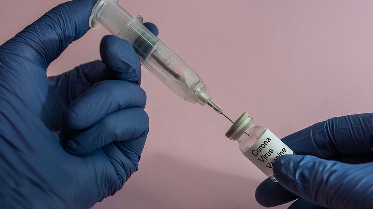 Vaccinationsstatus 7 maj: Nära hälften av alla invånare över 18 år har fått första dosen
