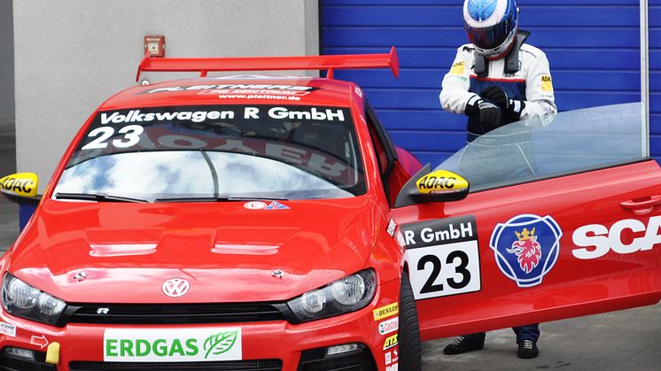 Nytillskottet i Svenska Racinglandslaget Ola Nilsson fortsätter i Volkswagen Scirocco R-Cup