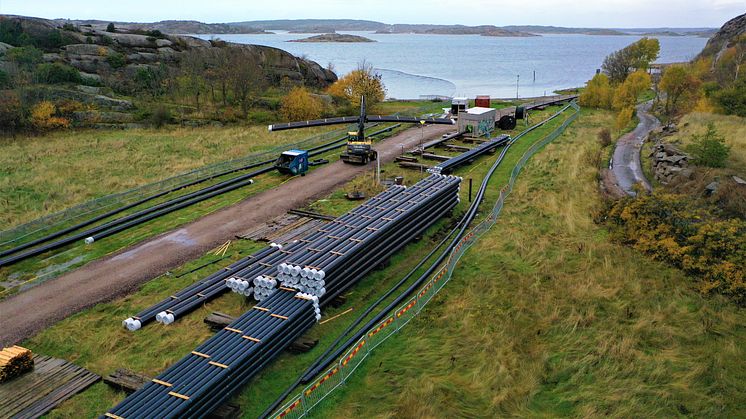 Etableringen i Långsjö, där god ordning på upplag gäller och svetsning av rörlängder upp till 500 meter samt viktning utförs. Foto: Henric Carlsson, Sweco.