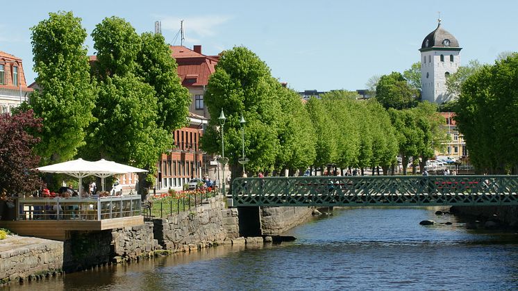 Bäveån rinner från Mjövattnet på Herrestadsfjället och går samman med Risån som rinner från Öresjö innan den når Uddevalla och mynnar i Byfjorden. Foto: Uddevalla kommun.