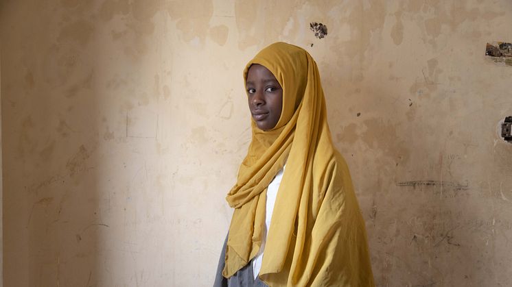 CH1802365_Sheza, 14, poses for a portrait at her home in Cairo, Egypt