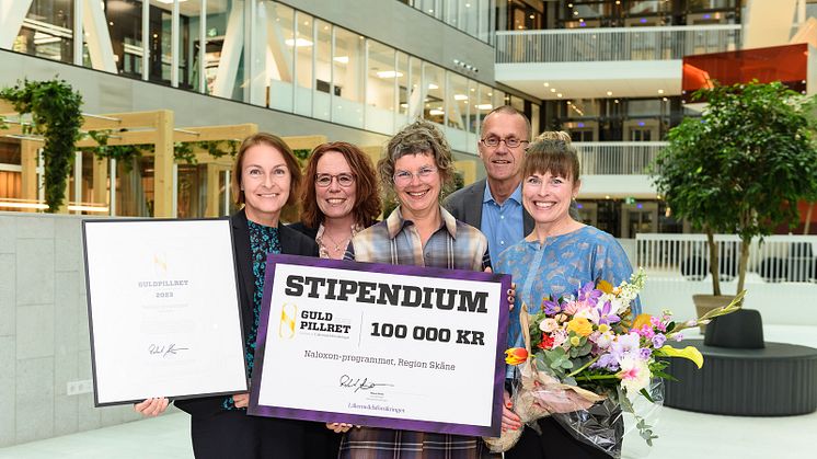 Årets vinnare av Guldpillret är Naloxon-programmet i Region Skåne. De glada vinnarna, från vänster Marianne Alanko Blomé, Maria Landgren, Pernilla Isendahl, Ulf Malmqvist och Katja Troberg. Foto: Pax Engström Nyström