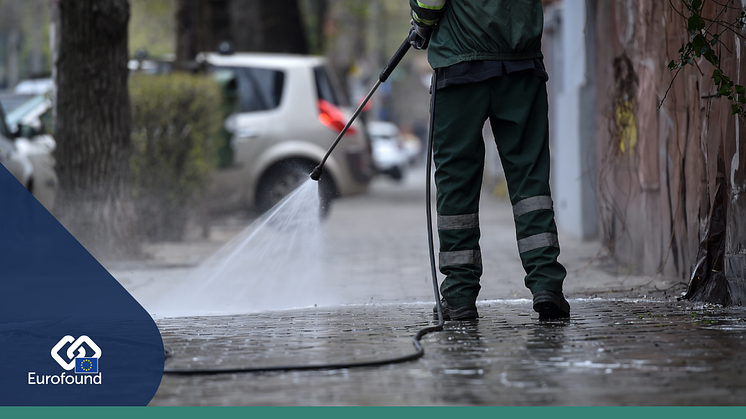 Public sanitation worker in Bucharest, Image: roibu/Adobe Stock