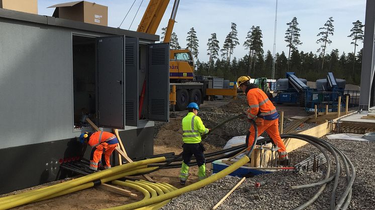 En lösning som blivit vanligare det senaste decenniet är att ha flera mindre transformatorer istället för en stor, med varsitt ställverk.