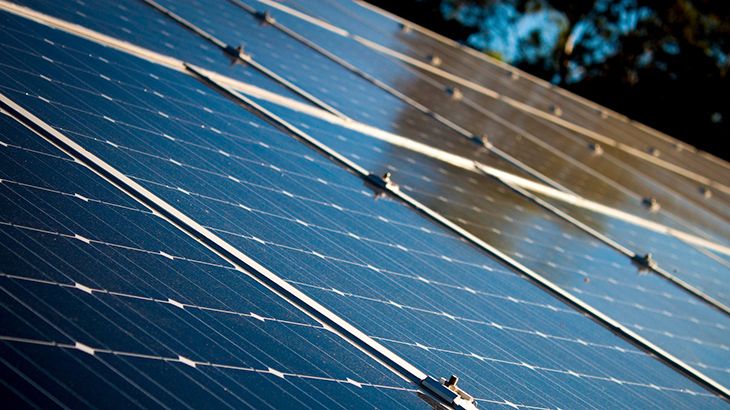 Få bostadsrättsföreningar har solceller trots stort intresse från boende