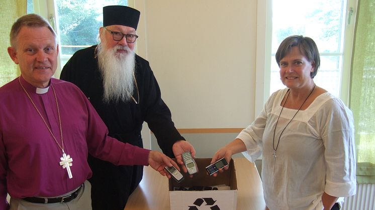 Sveriges kyrkor kräver fredliga mobiler