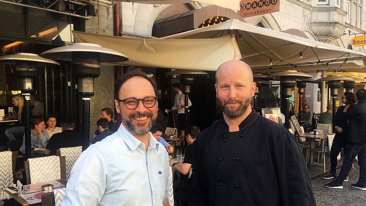 John Visser, vd, och Johan Rydh, kökschef, på restaurang Mando Steakhouse i Malmö, som använder märkningen Kött från Sverige.