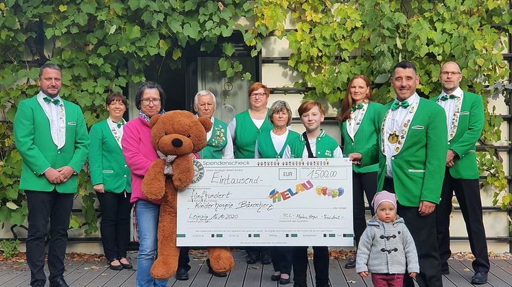 Eine Abordnung des Portitzer Carneval Club e.V. übergab den Spendenscheck