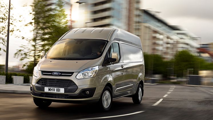 Uusi korkeakattoinen Ford Transit Custom 