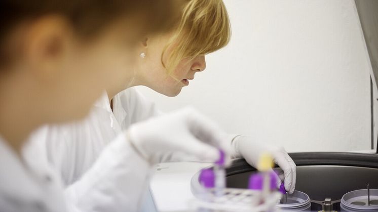 Umeå universitet satsar på ökad användning av blodprover från hälsoundersökningar, i forskningen inom precisionshälsa.
