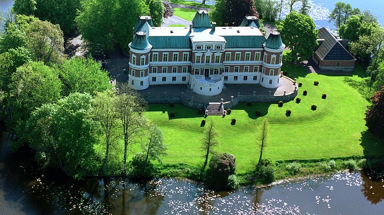Norrmän intar skånska slott på nationaldagen