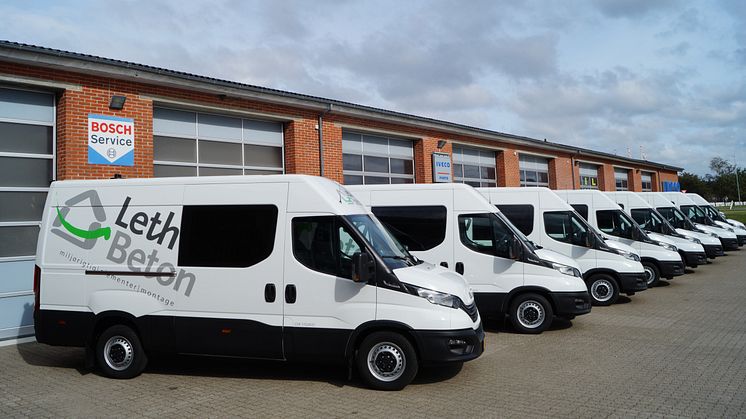 9 IVECO DAILY semi-window med specialopbygning til Leth Beton.