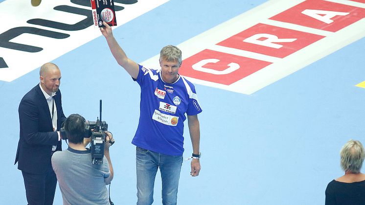 Martin Lernås från Alingsås HK blev Årets Ungdomscoach 2015-2016. Tävlingen arrangeras av Svensk Elithandboll och Cramo.