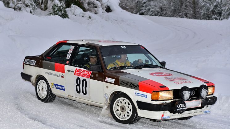 Audi 80 på sne i skarpt sving (foto Michael Eisenberg)