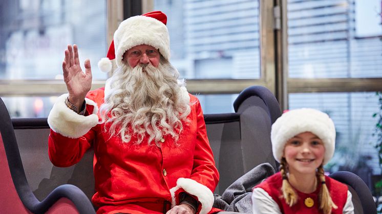 En magisk julpremiär med tomteparad och musik 27 november i Nordstan