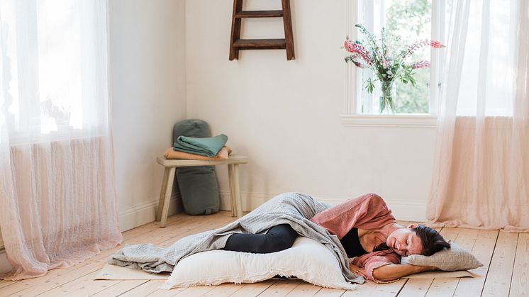 Yoga Nidra - guidad djupavslappning - är en effektiv metod för att finna lugn i en stressig vardag 