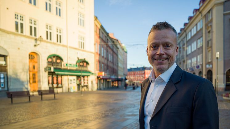 Niklas Hoffström, office Manager in Södertälje outside the newly opened office.