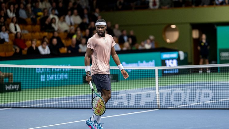 Frances Tiafoe vidare till kvartsfinal i Stockholm Open efter vinst mot Elias Ymer