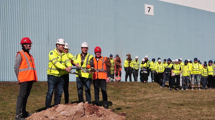 Första spadtaget i BoKloks fabrik i Gullringen.