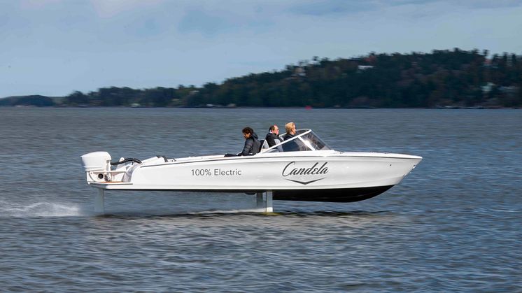 A virtual test ride in the first flying electric boat