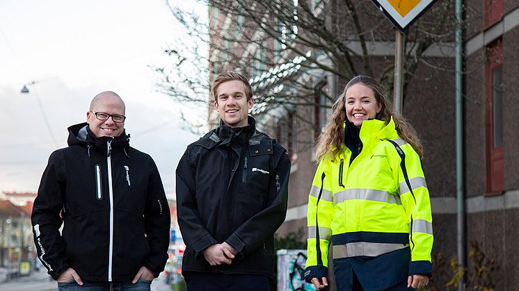 Mikael Lunneblad KMA-samordnare, Filip Elfström, biträdande projektledare och Josephina Wilson, projektutvecklare på Familjebostäder i Göteborg. Foto: Familjebostäder i Göteborg.